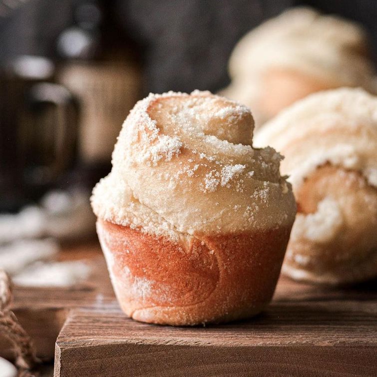 almond cinnamon rolls