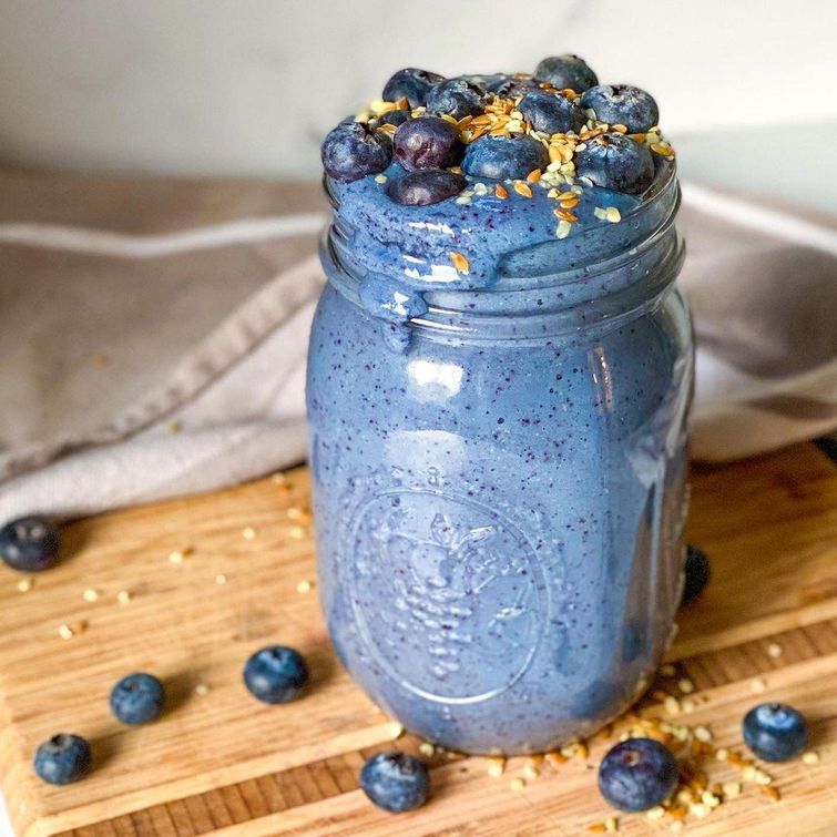 Blue spirulina superfood smoothie