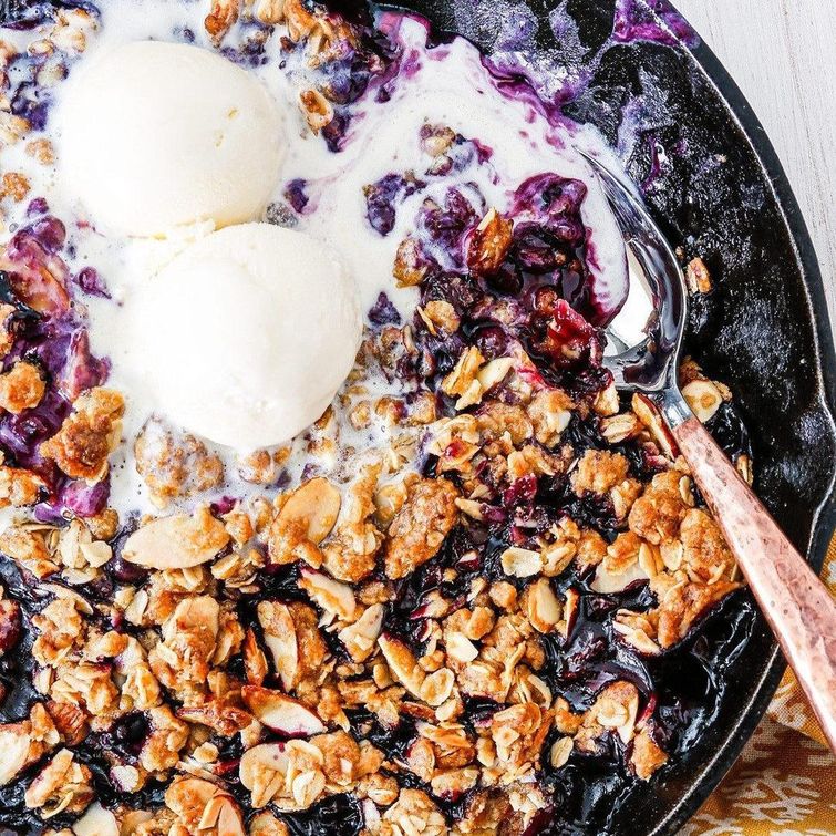 Delicious blueberry almond crisp