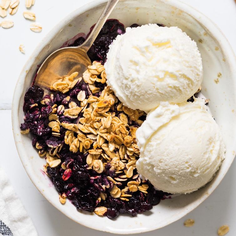 Delicious blueberry almond crisp