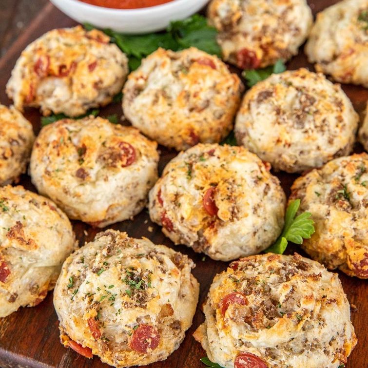 Gluten-free pizza puffs