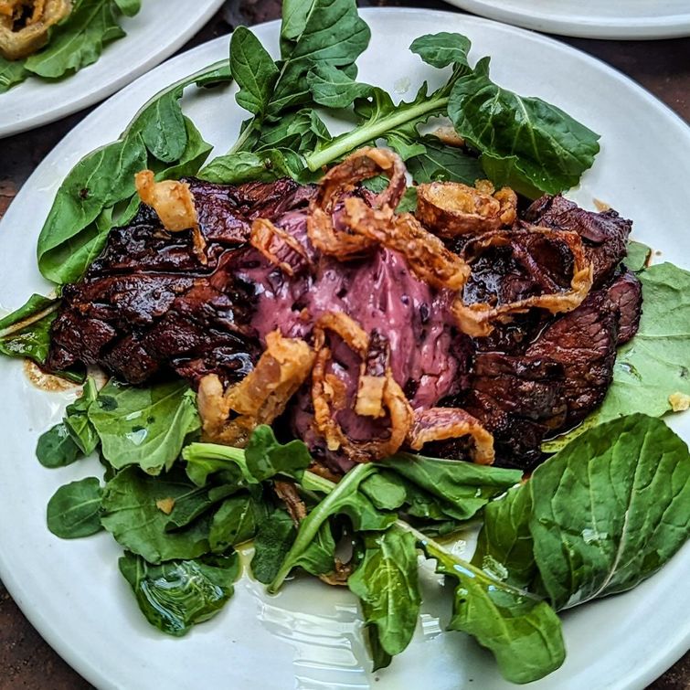 Hanger steak with arugula and crispy shallots