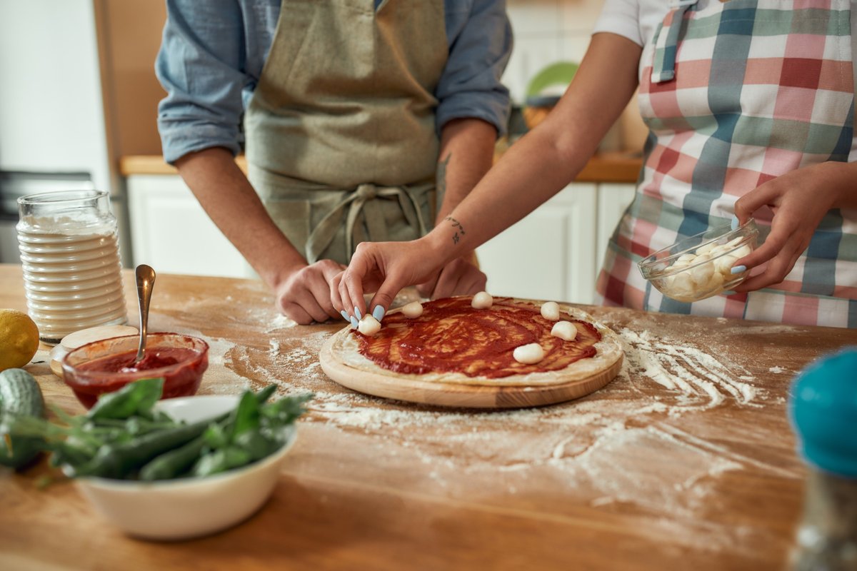 Making a healthy pizza from a recipe