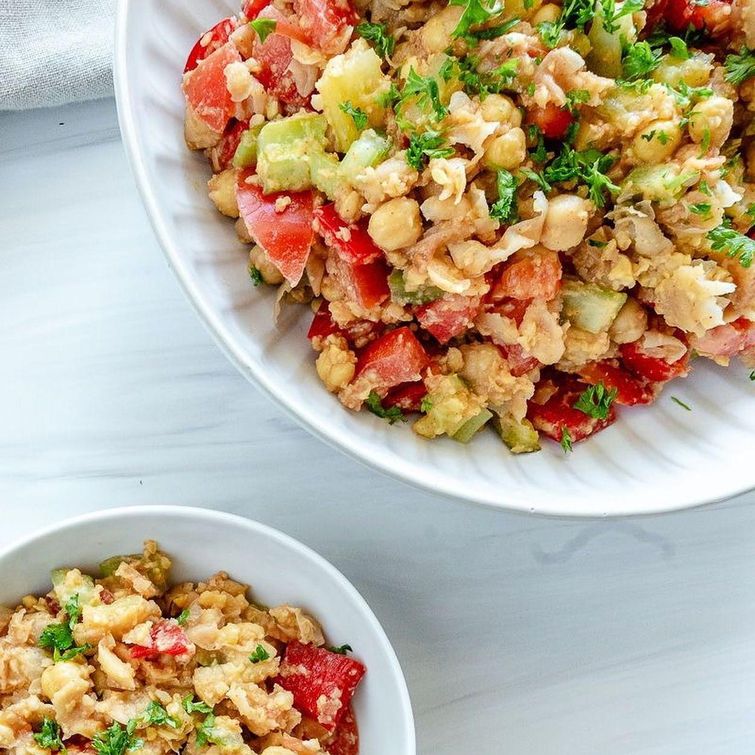 Delicious and quick oil-free mashed chickpea salad