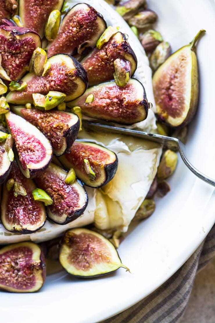 Easy Baked Brie with Figs and Honey