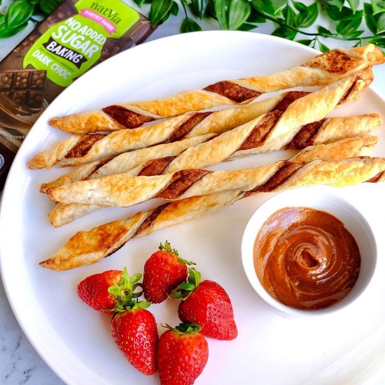 Cinnamon twists with chocolate and peanut butter dip