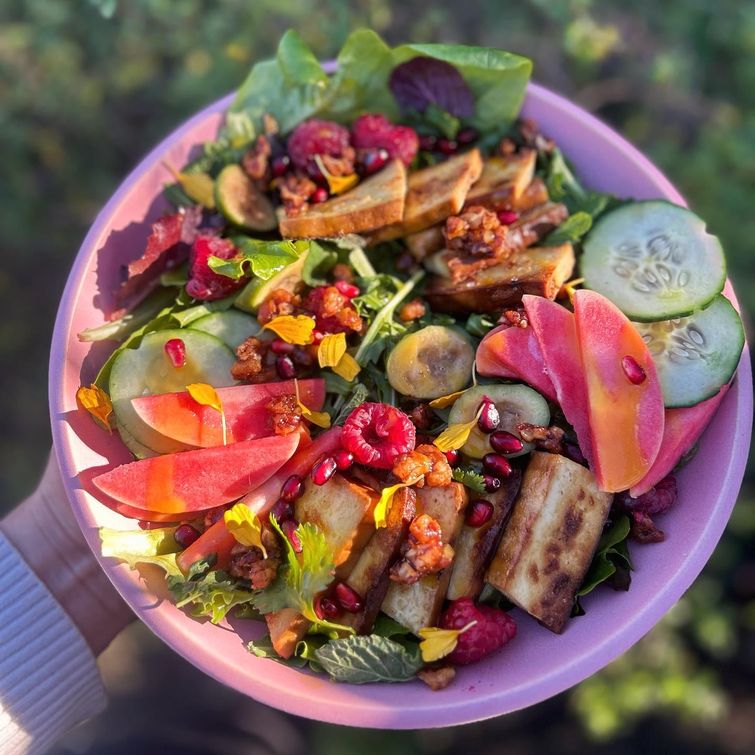 Mixed green and arugula salad with fresh fruit