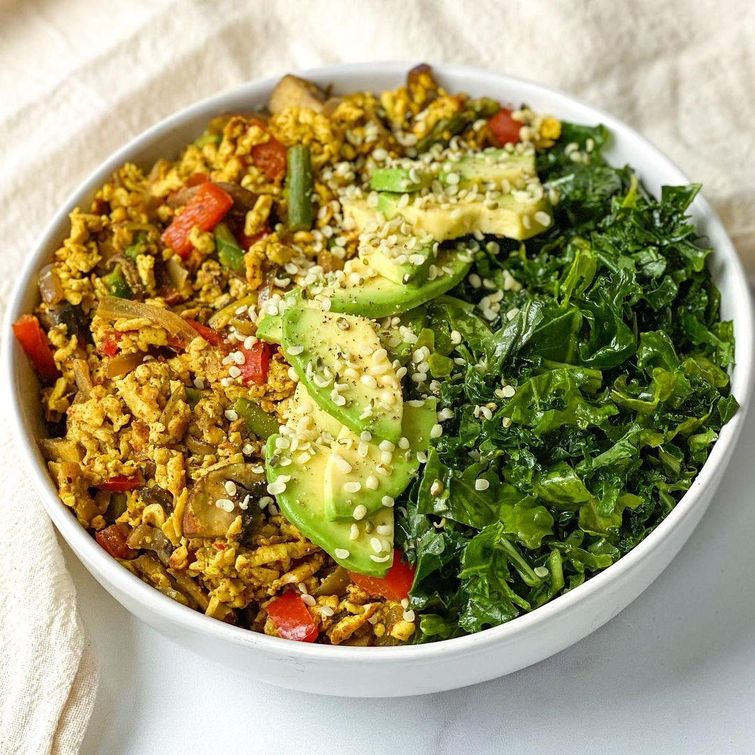 Tofu scramble with kale, avocado and hemp seed