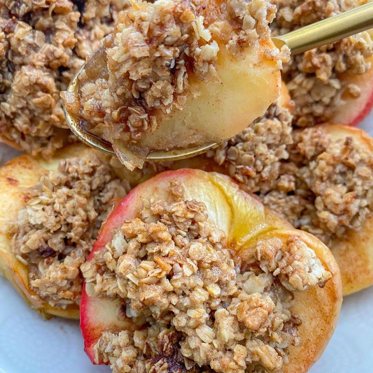 Delicious baked apples with cinnamon sugar