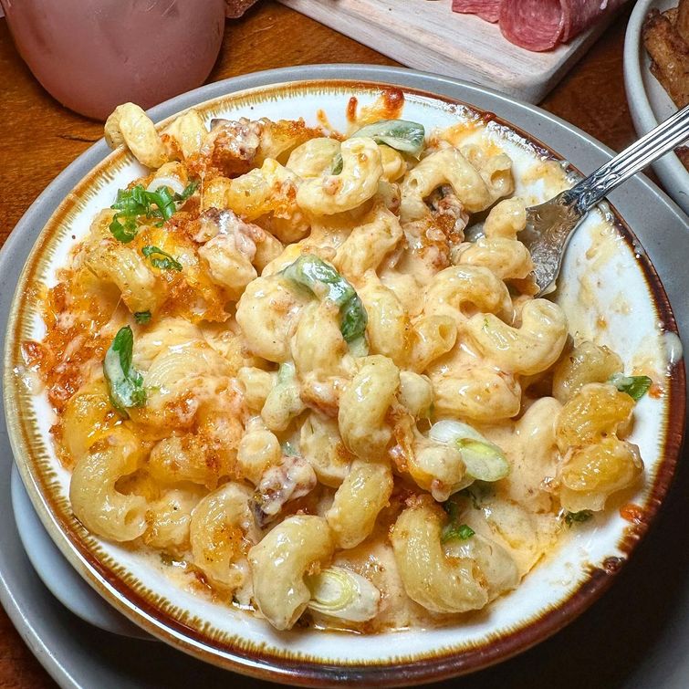 Cheesy jalapeno bacon mac n cheese