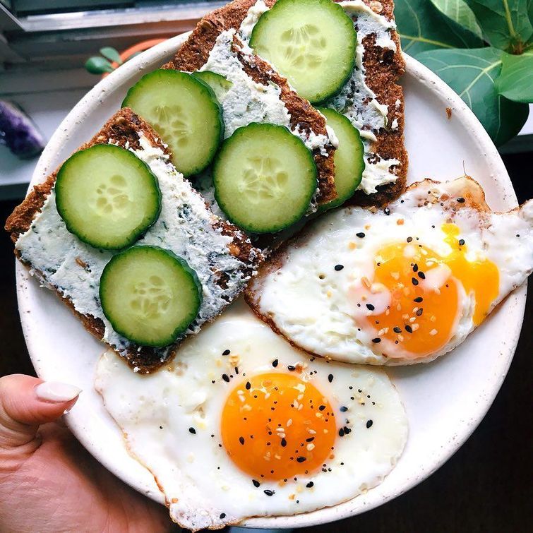 Protein-rich breakfast with eggs and dairy-free cream cheese