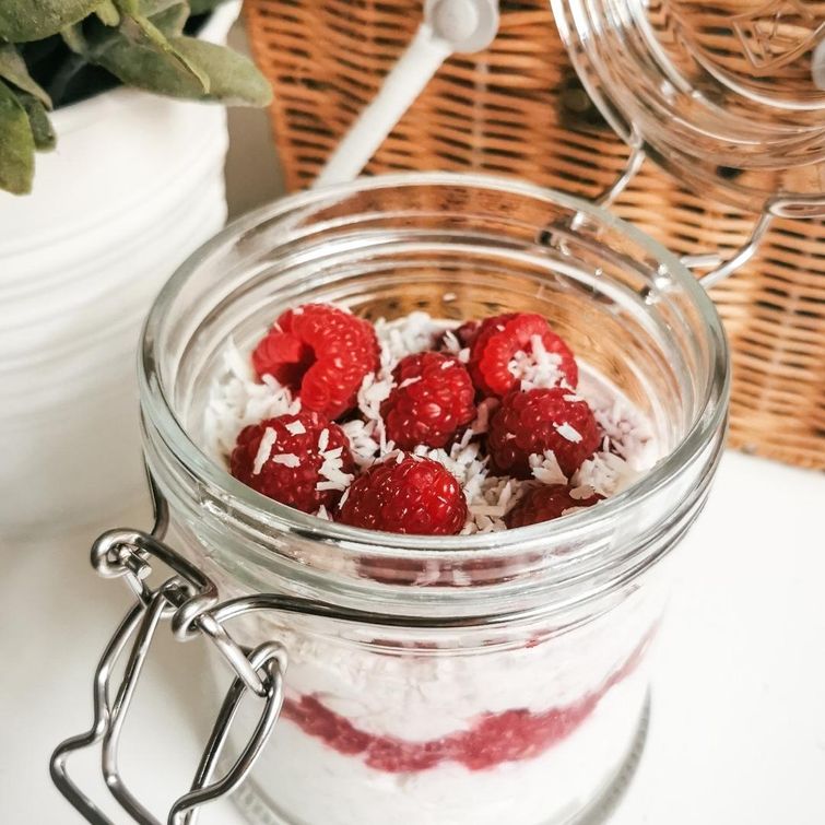 Raspberry and coconut overnight oats