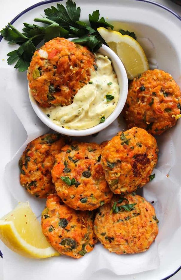 Mini Paleo Salmon Cakes & Lemon Herb Aioli