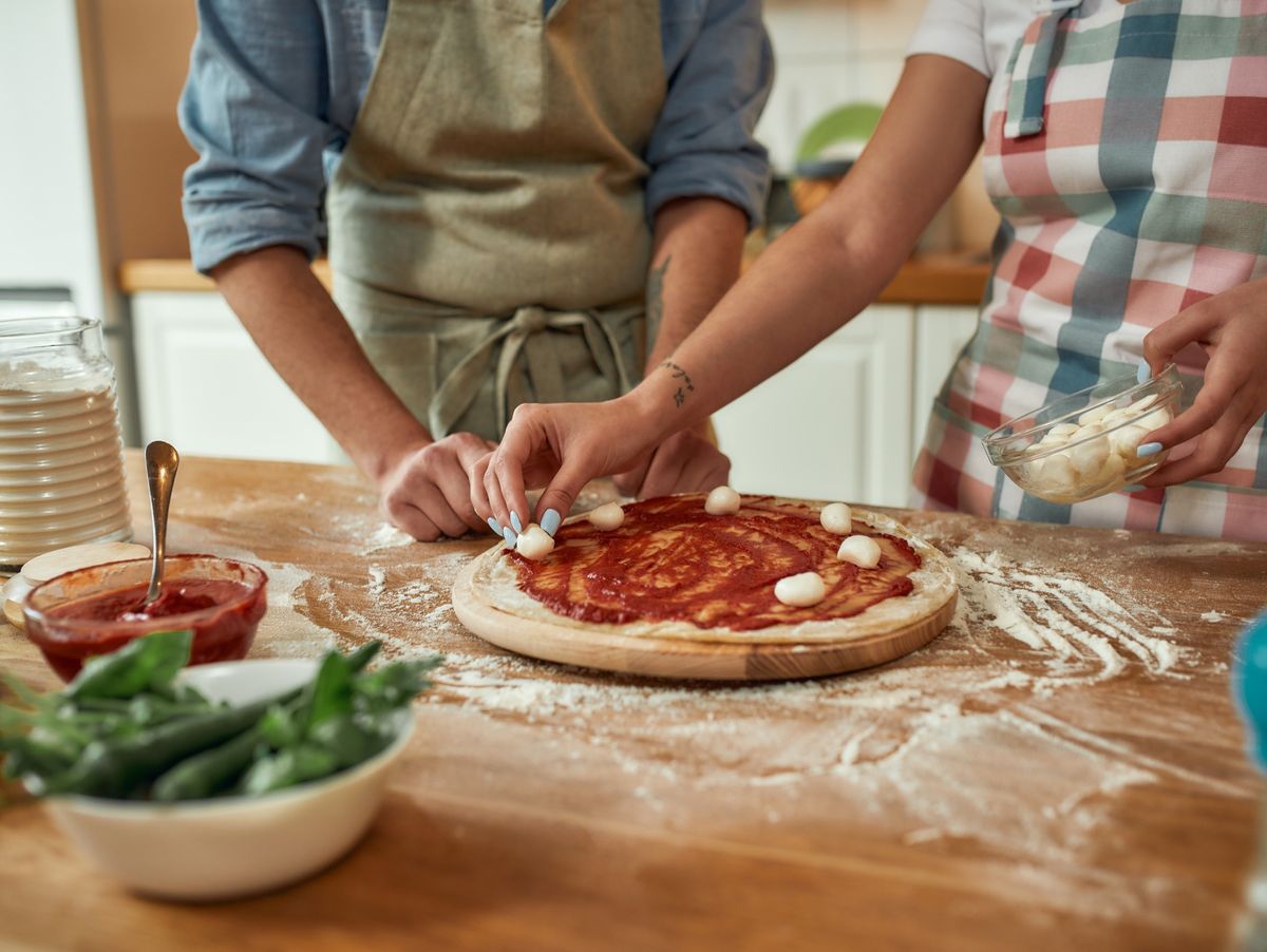 Making a healthy pizza from a recipe