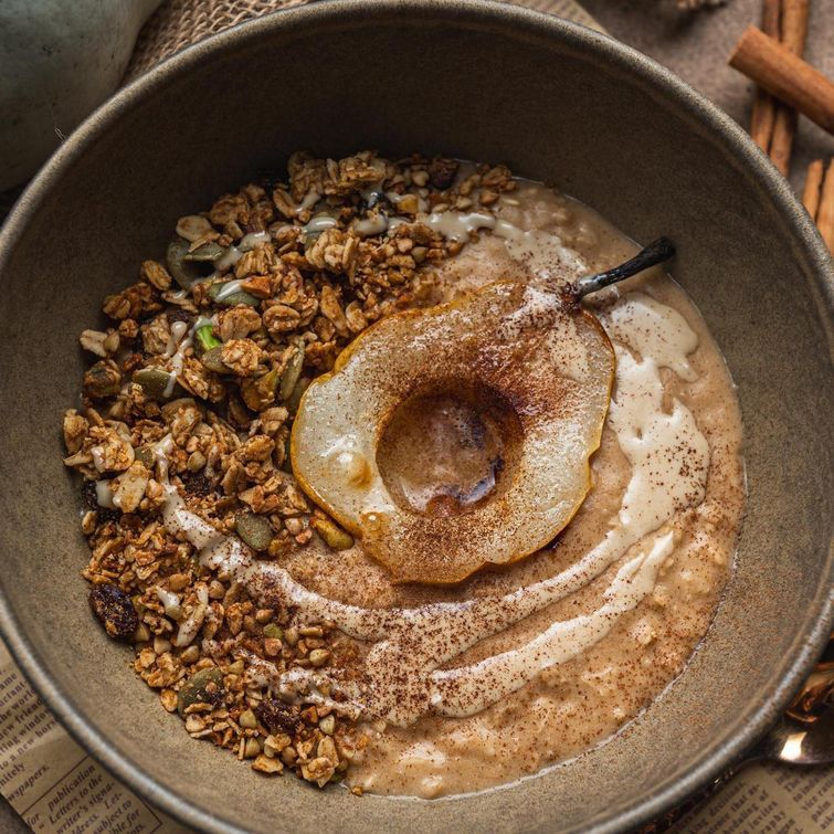 Air-fried pear oats with granola