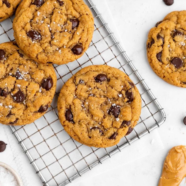 Vegan peanut butter chocolate chip cookies