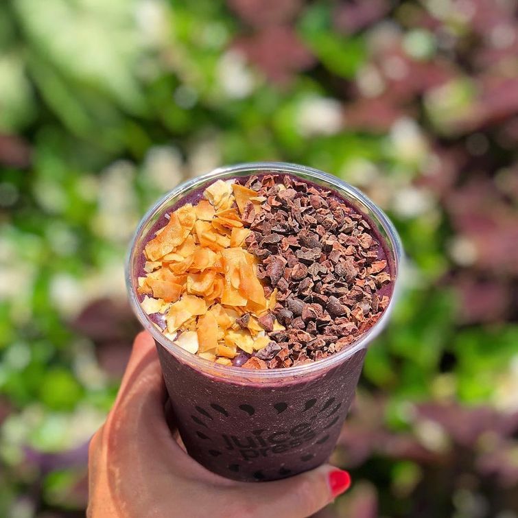 Summer detox smoothie with cacao nibs and coconut flakes