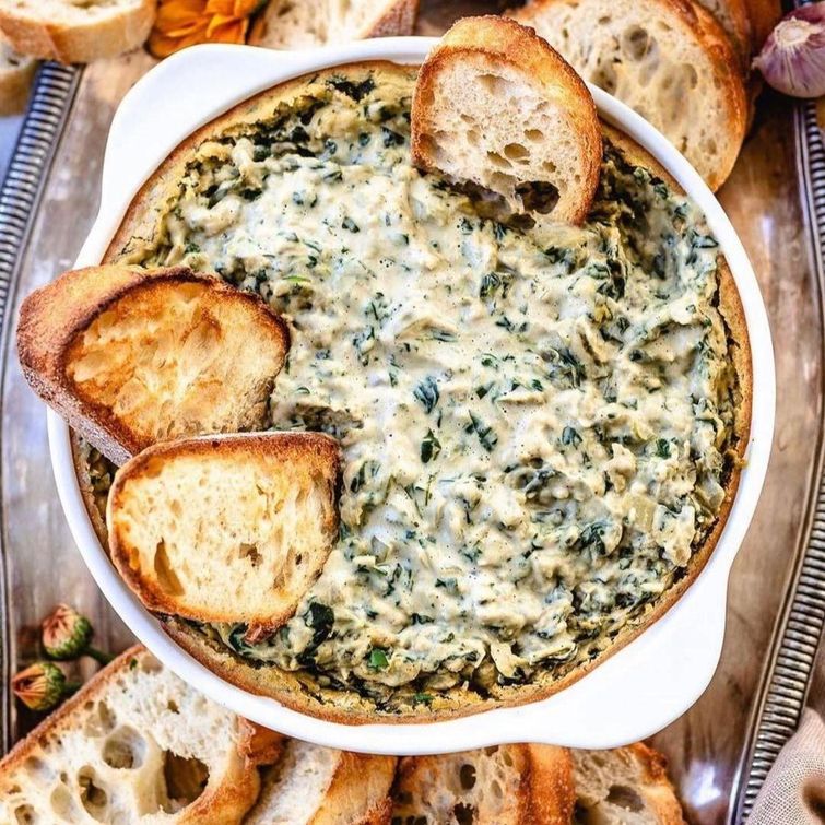 Vegan spinach and artichoke dip with baguette
