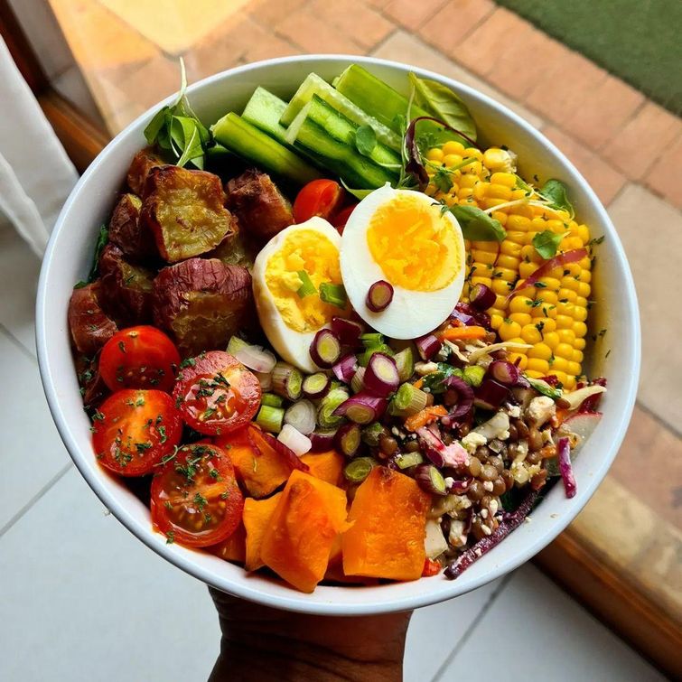 Colorful veggie bowl for brunch